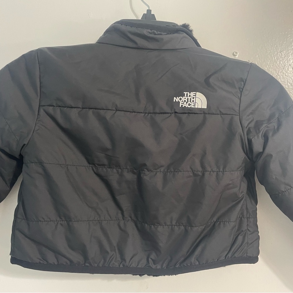 North Face Reversible Toddler Winter Coat. 3t Very warm, soft inside.